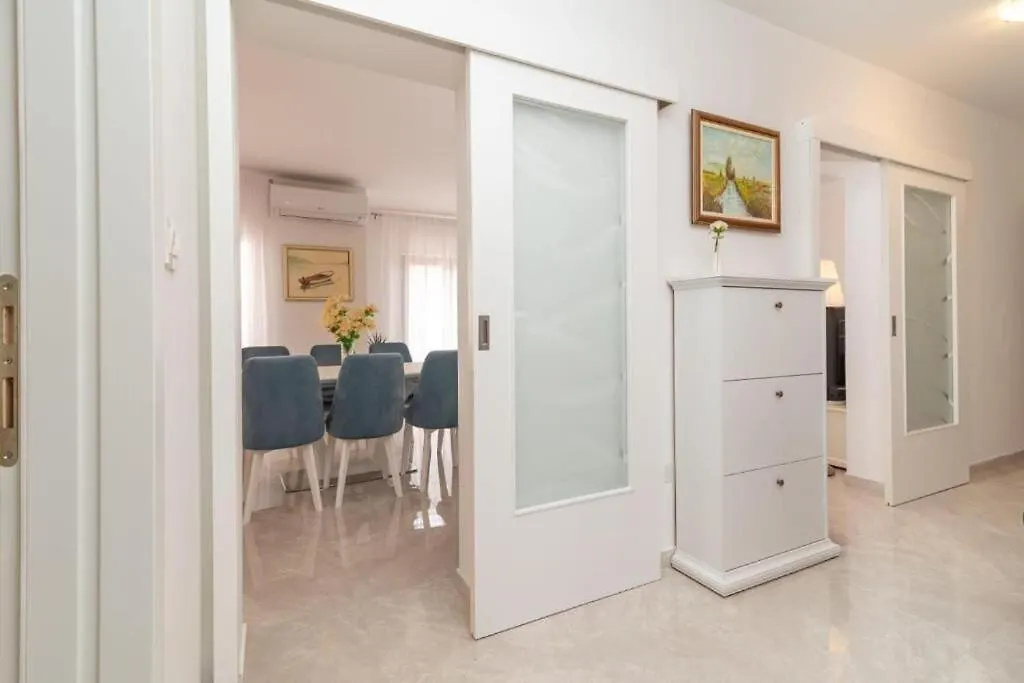 Apartment Oleandar Trogir