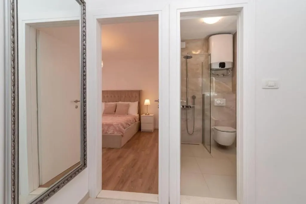 Apartment Oleandar Trogir 0*,