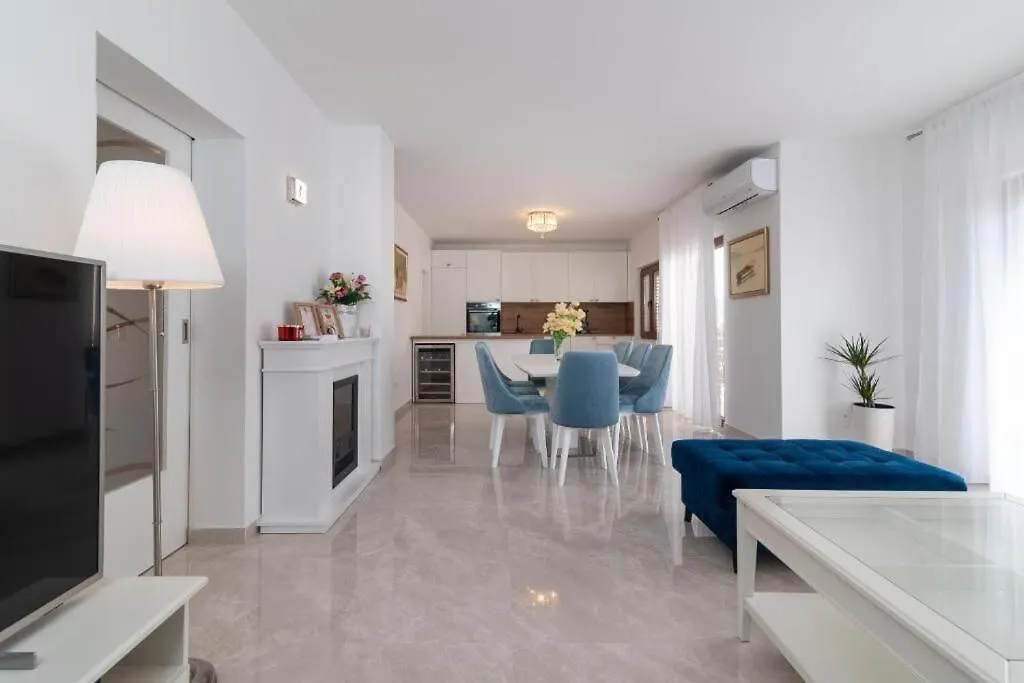 Apartment Oleandar Trogir