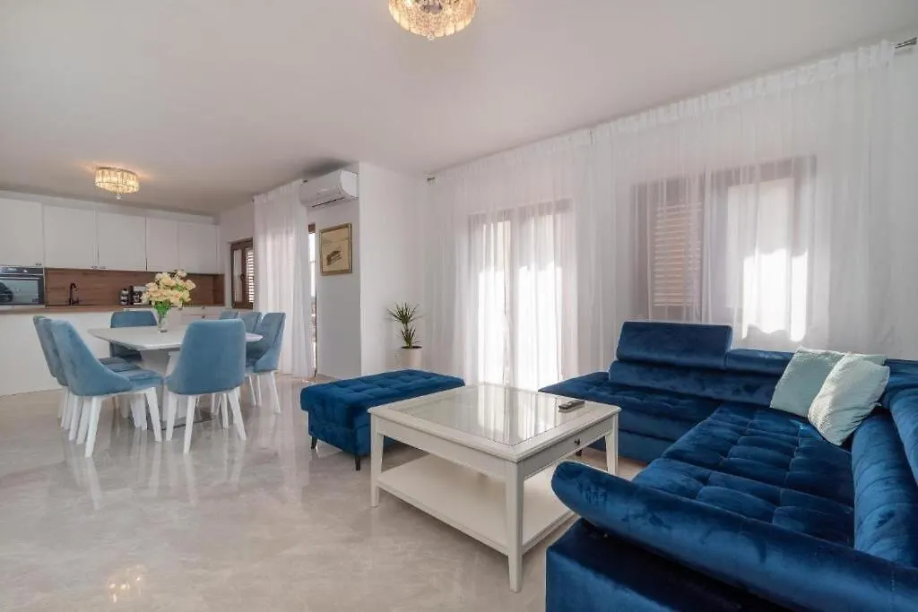 Apartment Oleandar Trogir 0*,