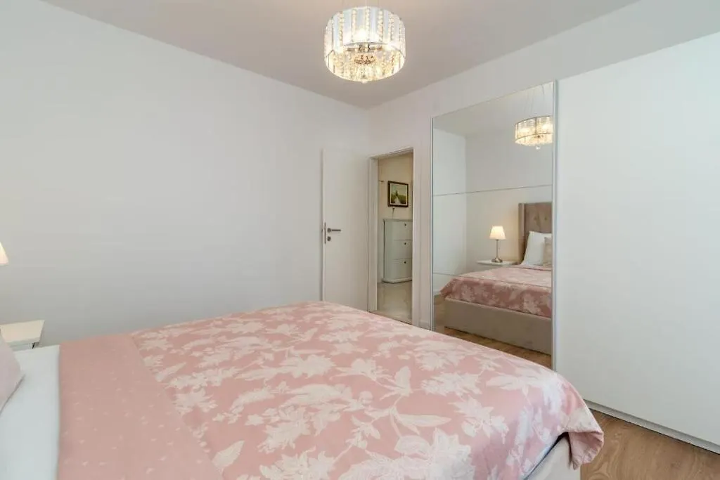 Apartment Oleandar Traù